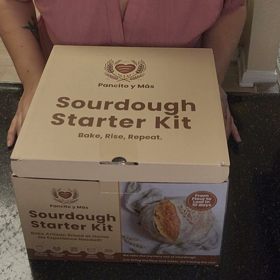 Alison holding the Pancito y Más Sourdough Starter Kit box