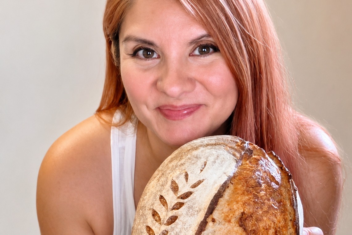 Hands shaping sourdough dough with the Pancito y Más kit